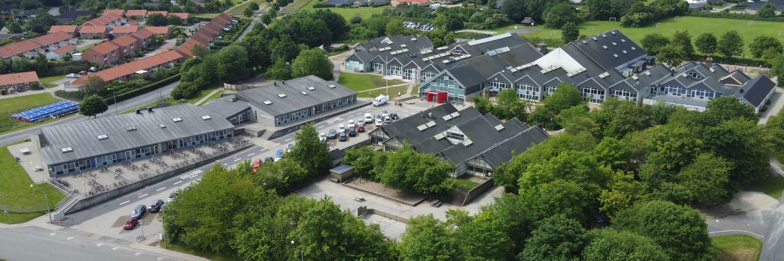 Dronefoto af Englystskolen 2024